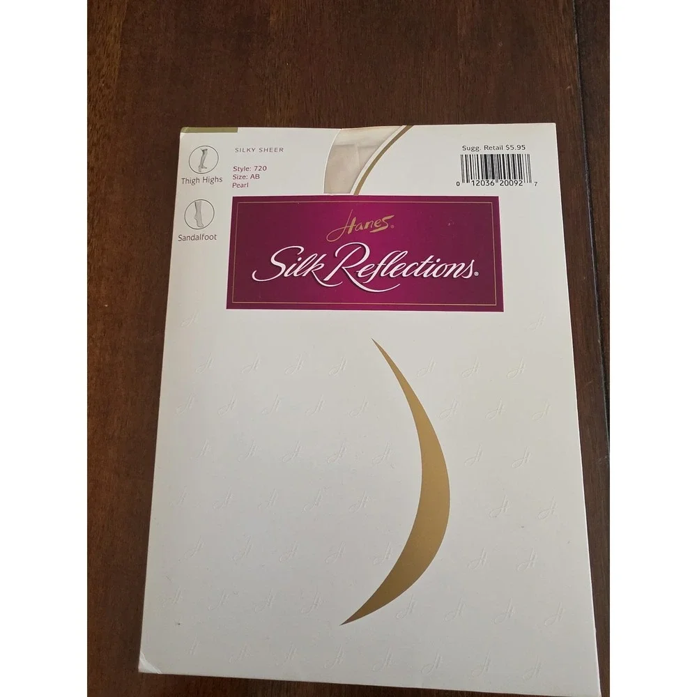 NWT Hanes Silk Reflections Size‎ AB Pearl Nylon Spandex Blend Women's Hosiery
